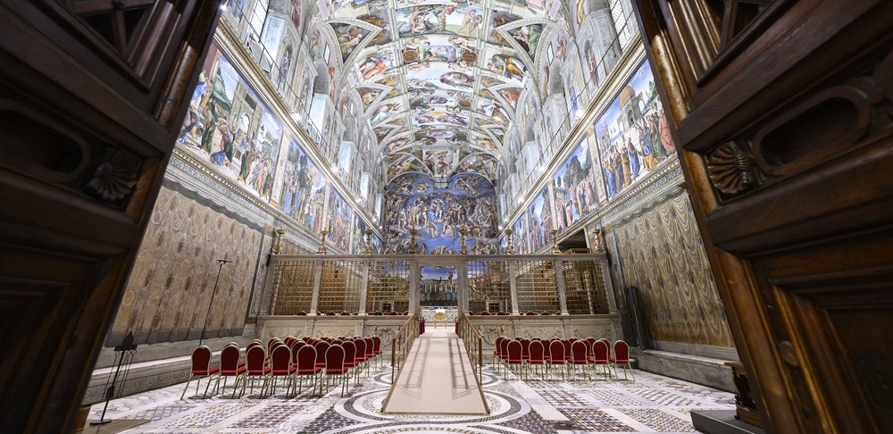 Sixtinische Kapelle bereit für das Konklave 2025 / © Vatican Media, Simone Risoluti Im Vatikan beginnt das Konklave