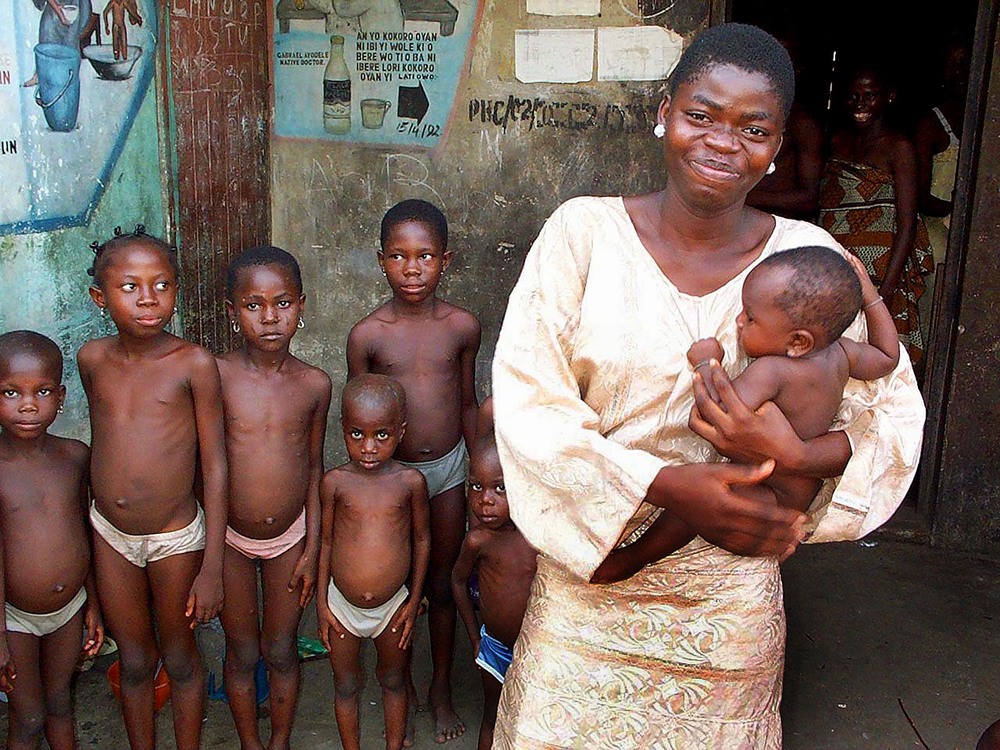 Afrika, Nigeria, Mutter mit Kind / BilderBox.com / Erwin Wodicka Afrika, Nigeria, Mutter mit Kind - 22.01.2003, [(c) www.BilderBox.com; Erwin Wodicka, A-4062 Breitbrunn. Tel.: +43 676 5103 678. Verwendung nur nach den AGBs: www.bilderbox.com/1agb.html. Bild honorarpflichtig! Konto DEU: Spk.Passau, BLZ 74050000, Kt