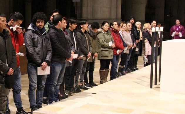 Taufbewerber bei der Zulassungsfeier im Linzer Mariendom / Diözese Linz