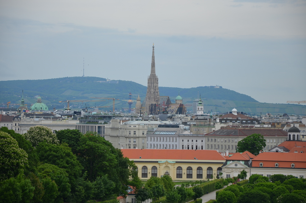 Wien under der Stephansdom vom Belvedere aus / Paul Wuthe / Kathpress