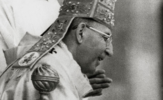 Luciani Albino / © KNA-Bild, N.N. Johannes Paul I., mit bürgerlichem Namen Albino Luciani* 17. Oktober 1912 in Forno di Canale + 28. September 1978 in der VatikanstadtAm 26. August 1978 zum Papst gewählt (als Nachfolger Pauls VI.). Da er noch im selben Jahr starb, ging das Jahr 19