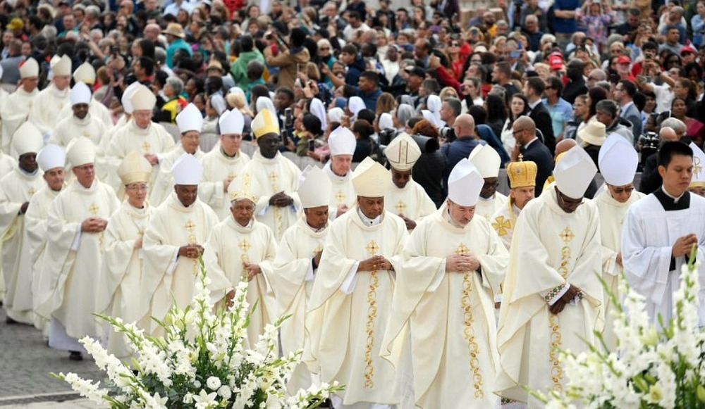 Einzug der Bischöfe beim Eröffnungsgottesdienst zur Weltsynode / Vatican Media Einzug der Bischöfe beim Eröffnungsgottesdienst zur Weltsynode